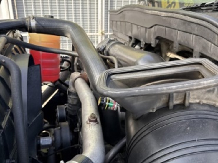 2012-international-7400-image-37