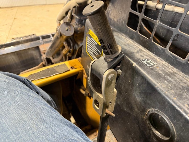 new-holland-lx665-image-17