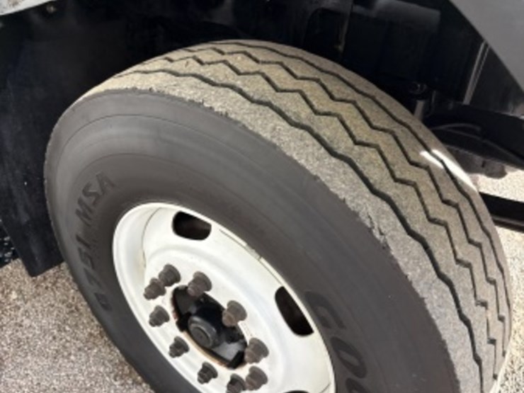 2012-international-7400-image-15