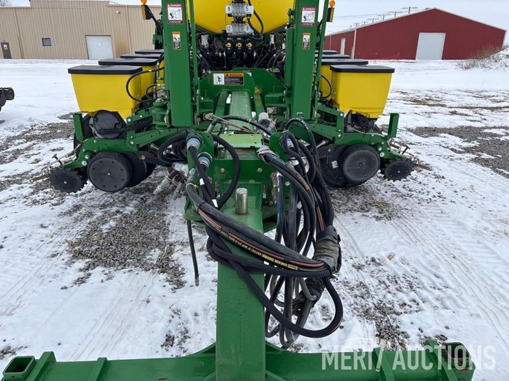 2015-john-deere-1775nt-image-10