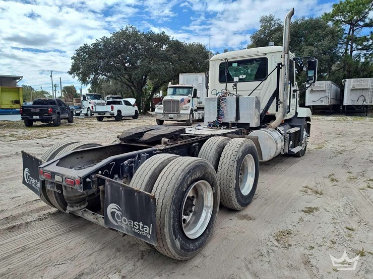 2020-mack-anthem-t/a-wet-kit-day-cab-truck-tractor-image-3