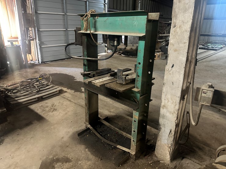 #38469-•-shop-press-image-3