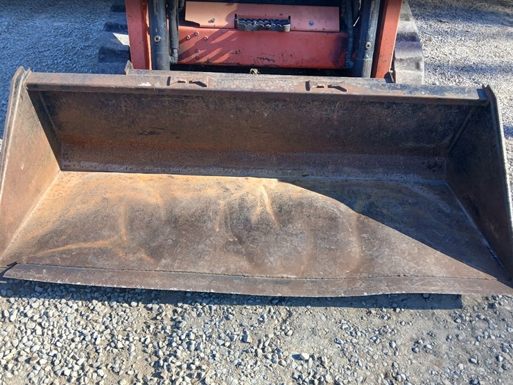 2010-kubota-svl75-image-14