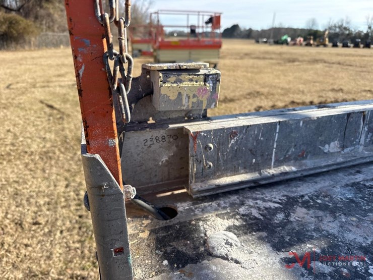 2015-jlg-3246es-image-8