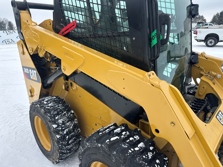 caterpillar-242d-image-13