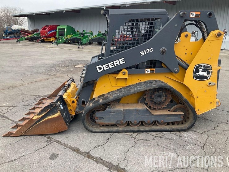 2022-deere-317g-image-2