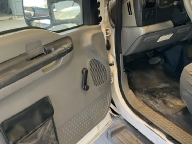 2006-ford-f450-image-28