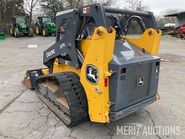 2022-deere-317g-image-3