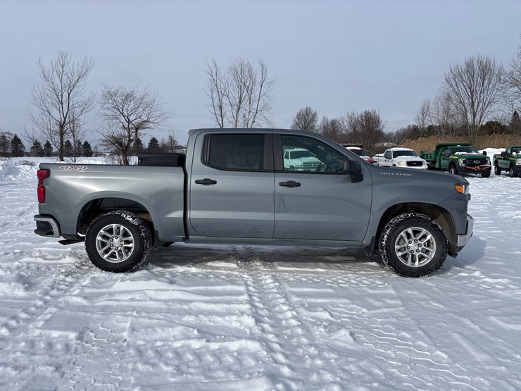 #1120-•-2019-chevrolet-silverado-4x4-crew-cab-image-5