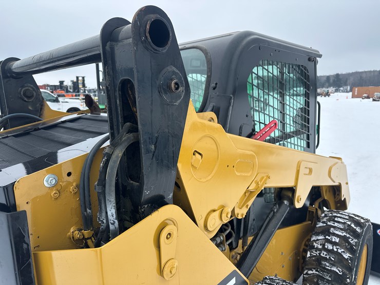 caterpillar-242d-image-14