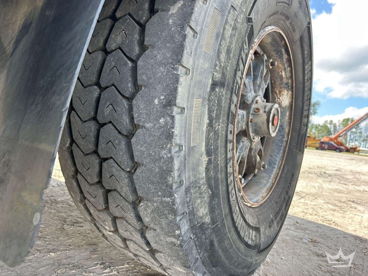 1996-freightliner-fld112sd-image-24