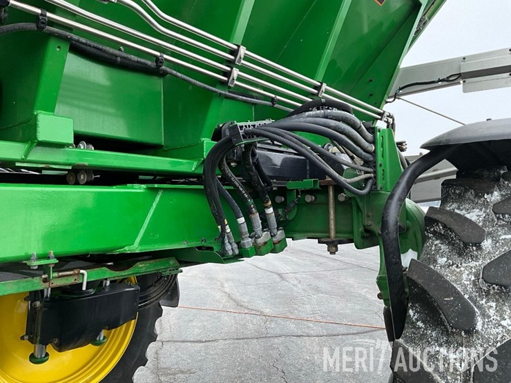 2023-john-deere-400r-image-57