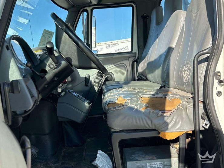 2008-international-durastar-4300-image-11