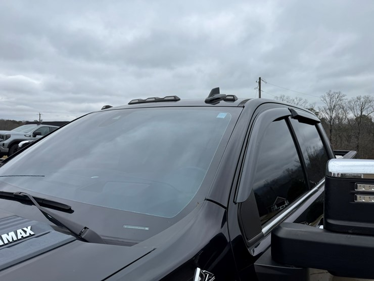 2021-chevrolet-3500hd-image-11