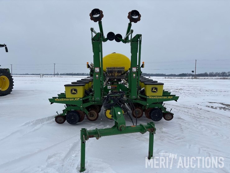 2010-john-deere-1770nt-image-8