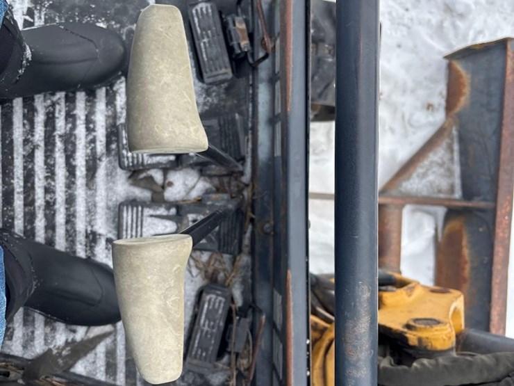 2006-deere-35d-image-23