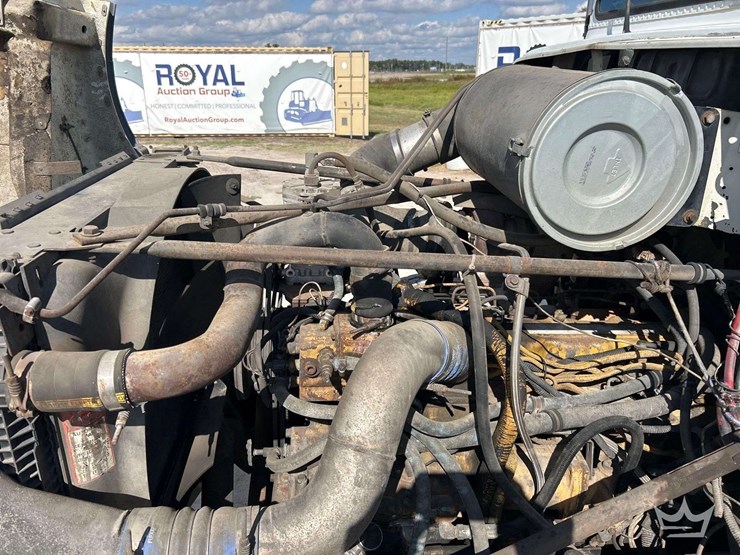 1996-freightliner-fld112sd-image-9