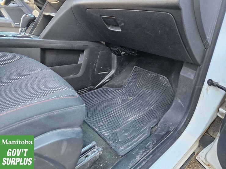 2016-chevrolet-equinox-lt-image-33