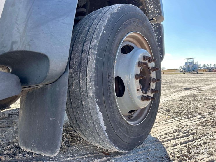 2014-ford-f550-image-28