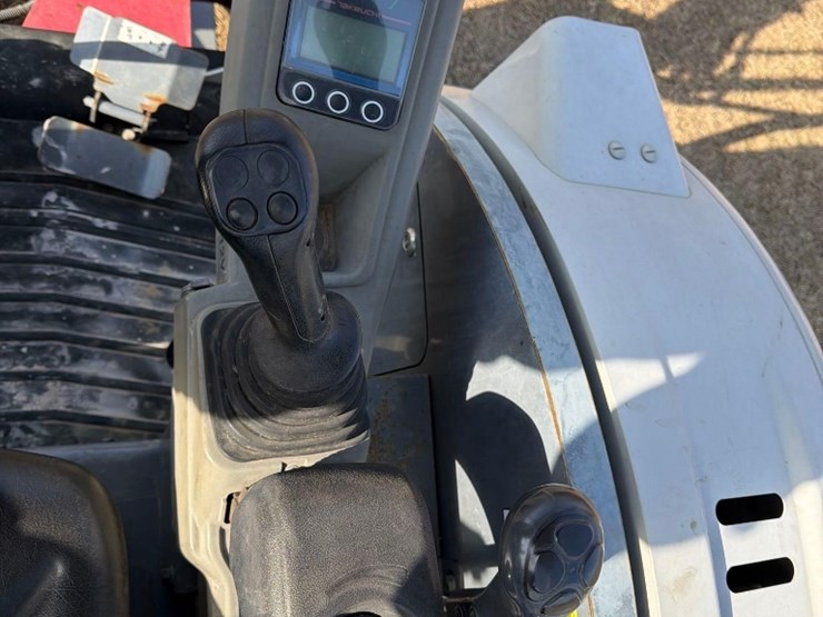 2020-takeuchi-tb230-image-19