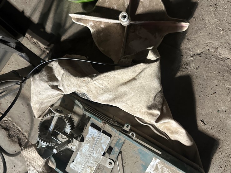 #38479-•-ground-work-seed-spreader-image-7