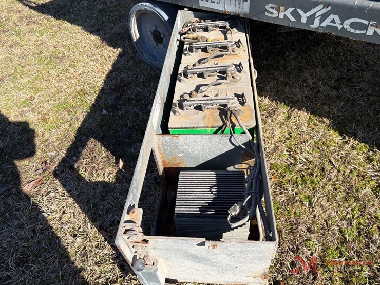 2017-skyjack-sj3226-electric-scissor-lift-image-13