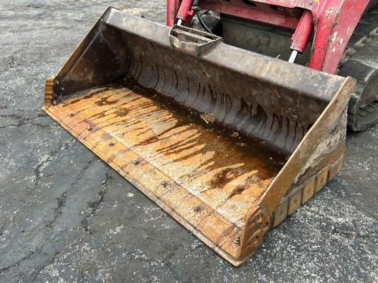 2017-takeuchi-tl8-image-11