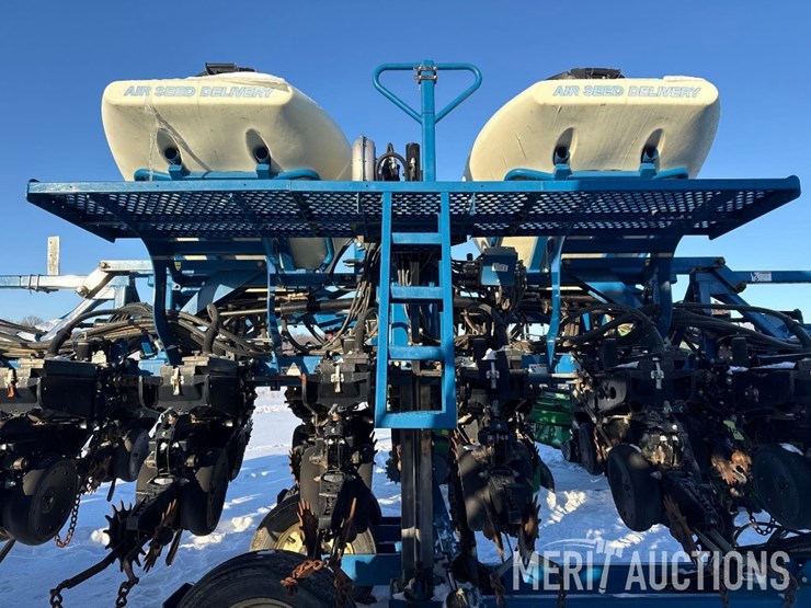 2012-kinze-3600-image-9
