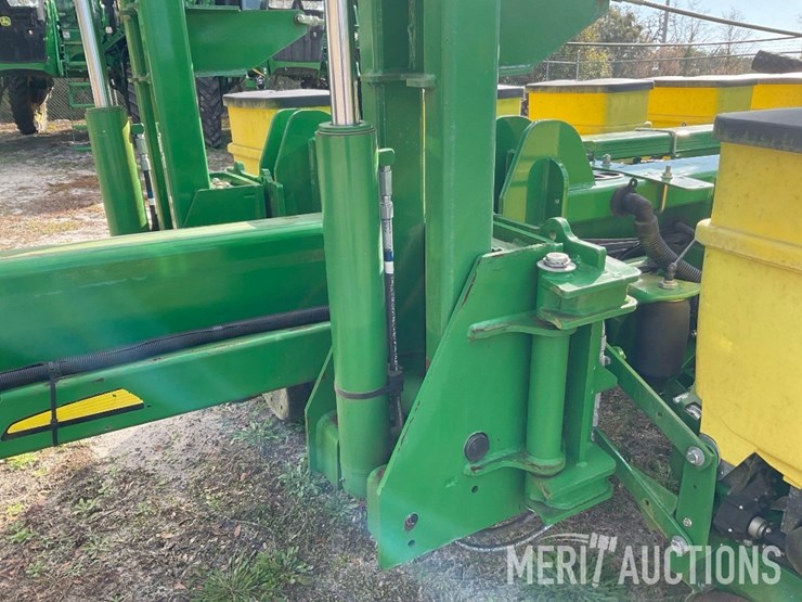 2020-john-deere-1770nt-image-12