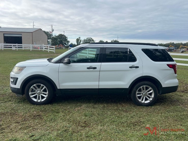 2016-ford-explorer-image-5