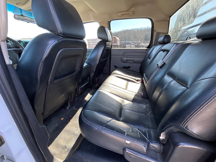 2011-chevrolet-3500-image-7