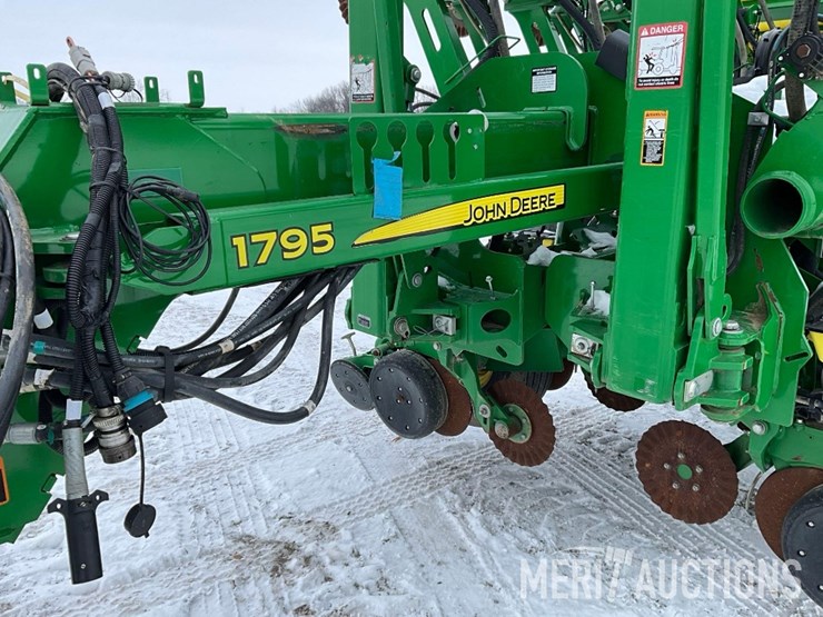 2016-john-deere-1795-image-12