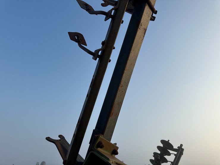 john-deere-630-image-24