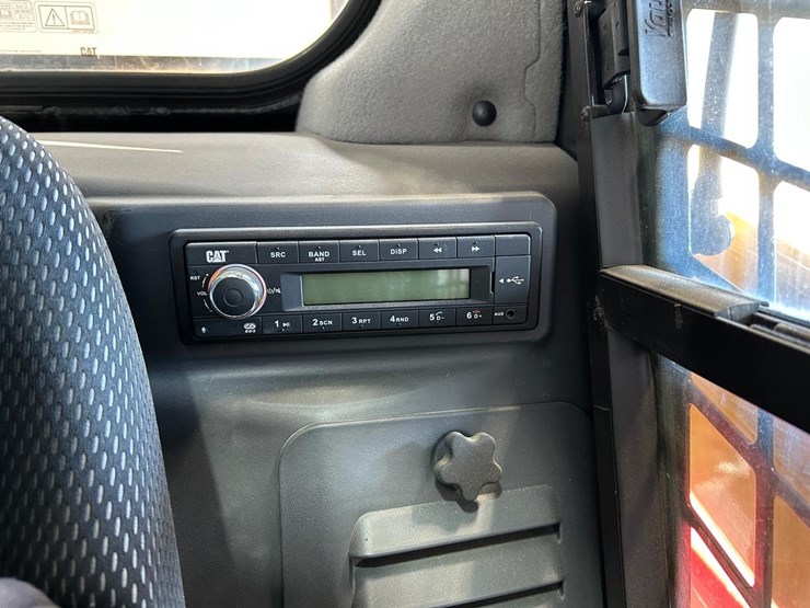 2023-caterpillar-259d3-image-27