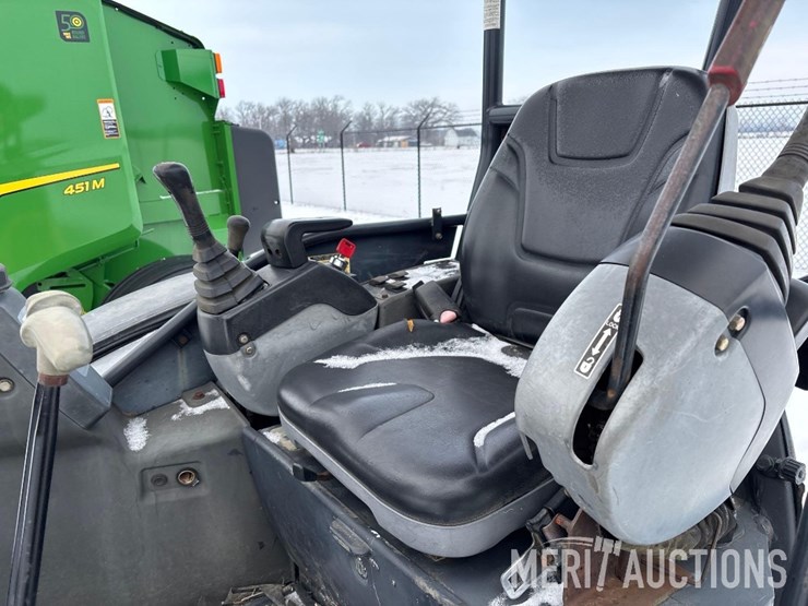 2006-deere-35d-image-21