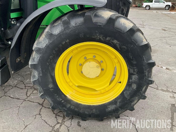 2021-john-deere-6110m-image-39
