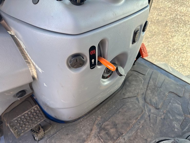 new-holland-25s-utility-tractor-image-13