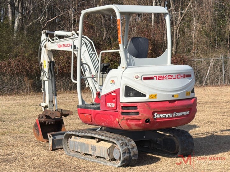 2020-takeuchi-tb230-image-1