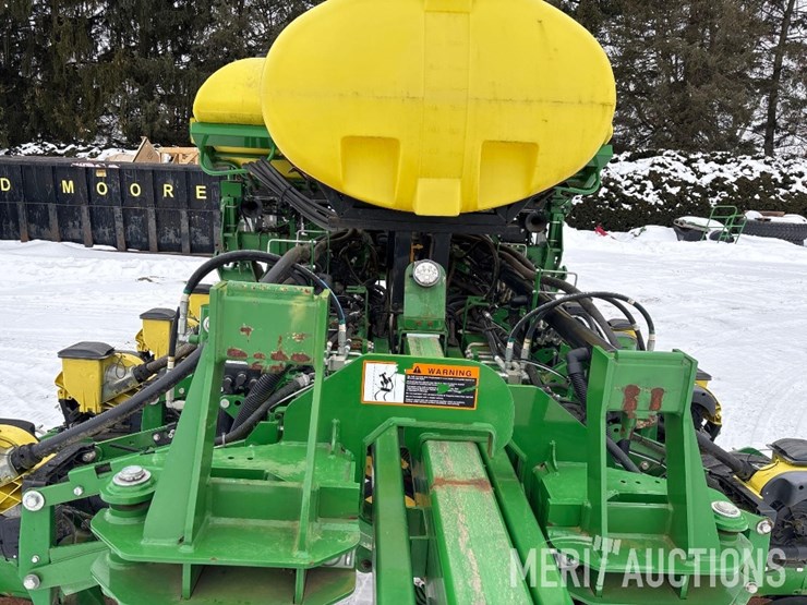 2016-john-deere-1775nt-image-34