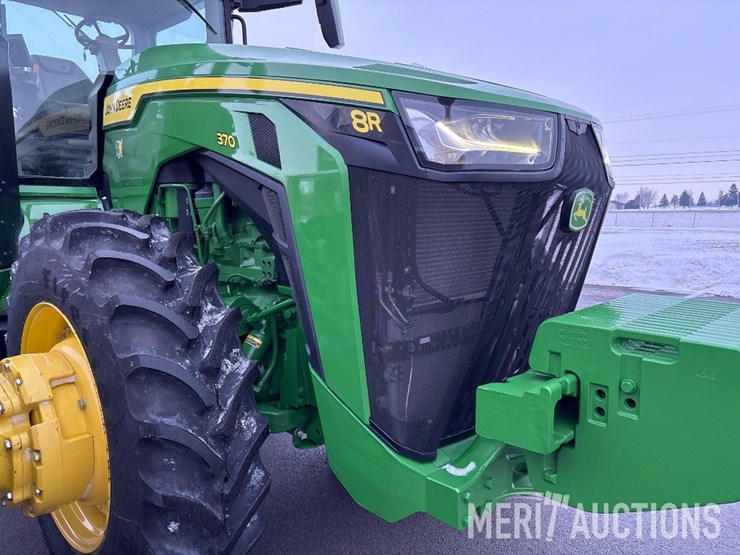 2024-john-deere-8r-370-image-40