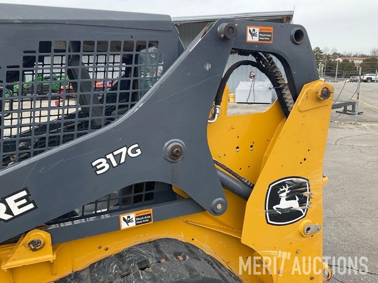 2022-deere-317g-image-18