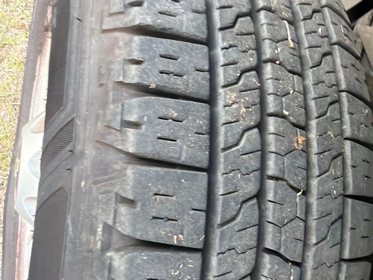 2013-chevrolet-2500-image-17