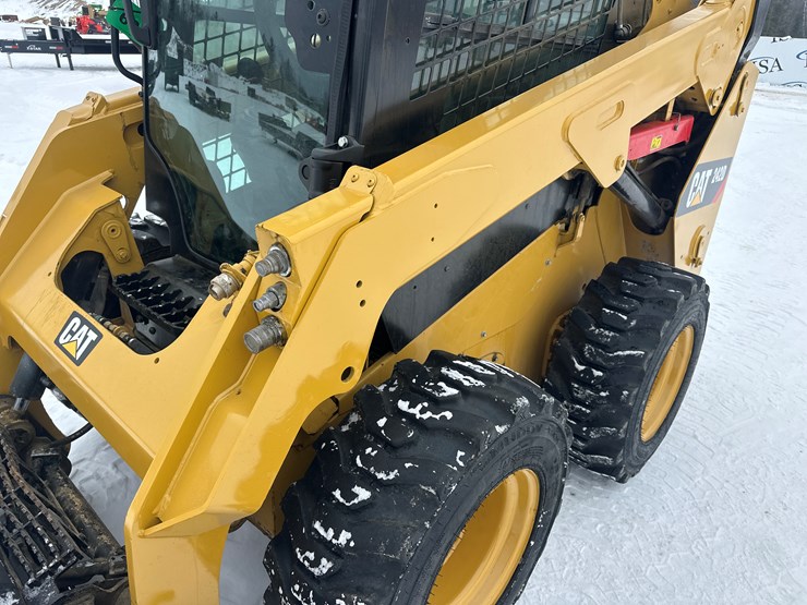 caterpillar-242d-image-22