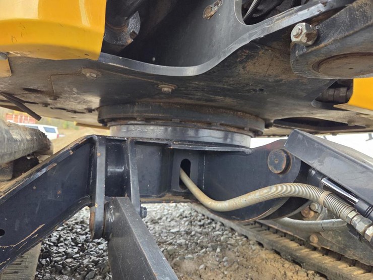 2020-deere-26g-image-48