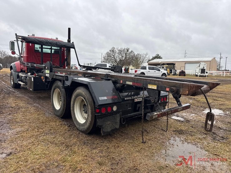 2010-mack-gu713-granite-roll-off-truck-image-4