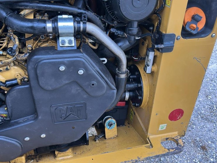 2019-caterpillar-249d-image-32