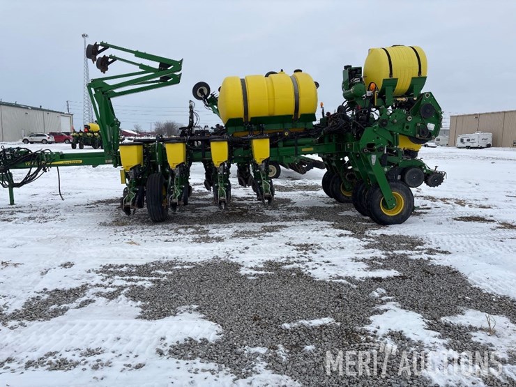 2015-john-deere-1775nt-image-2