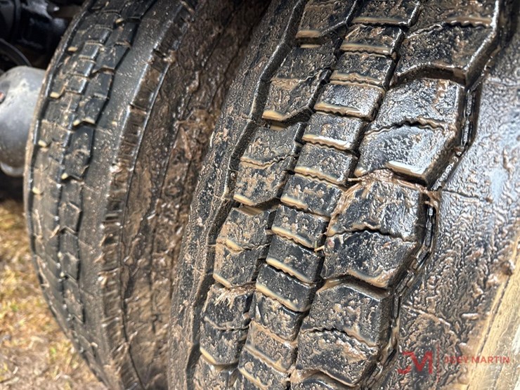 2010-mack-gu713-granite-roll-off-truck-image-13