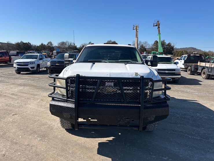 2011-chevrolet-3500-image-3