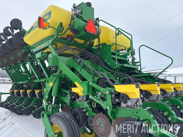 2020-john-deere-1795-image-19